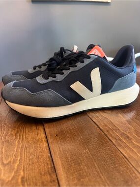 Veja Men’s Paulistana Shoes in Navy, Gray & White